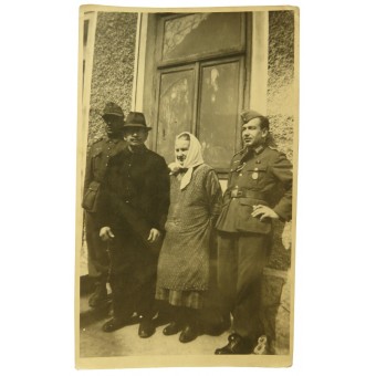 Ветеран с Восточного фронта с родственниками. Espenlaub militaria